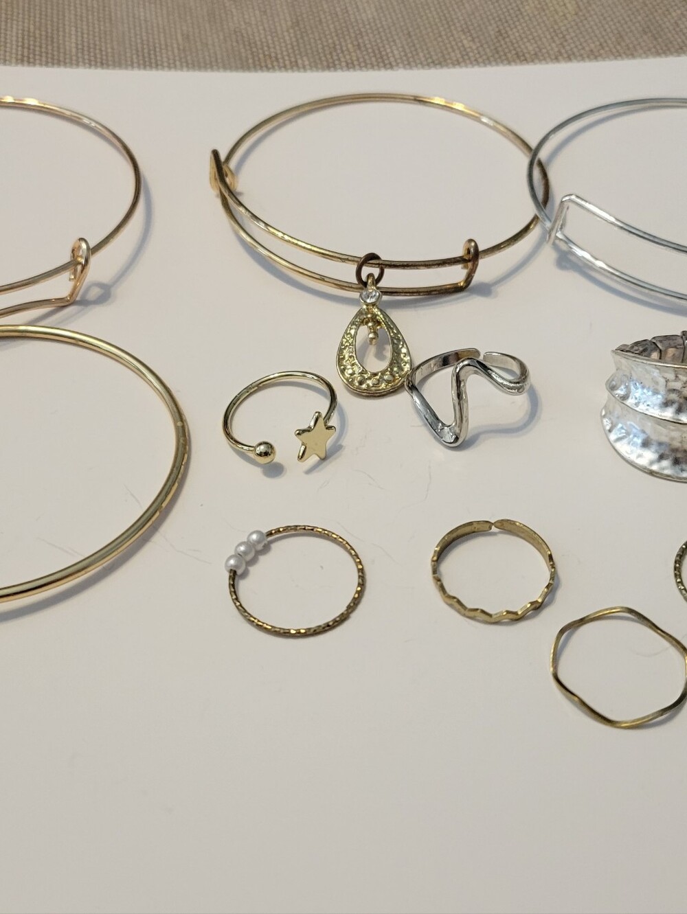 Jewelry lot.
